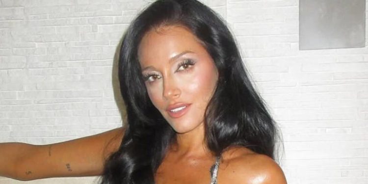 Oriana Sabatini compartió la primera foto con su hija Gia a una semana de su nacimiento