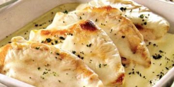 Receta fácil: pechuga de pollo en salsa de queso crema, lista en pocos pasos