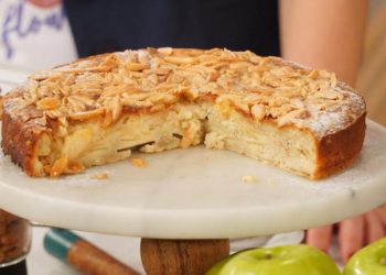 Torta de manzana casera: la receta fácil y deliciosa para la merienda
