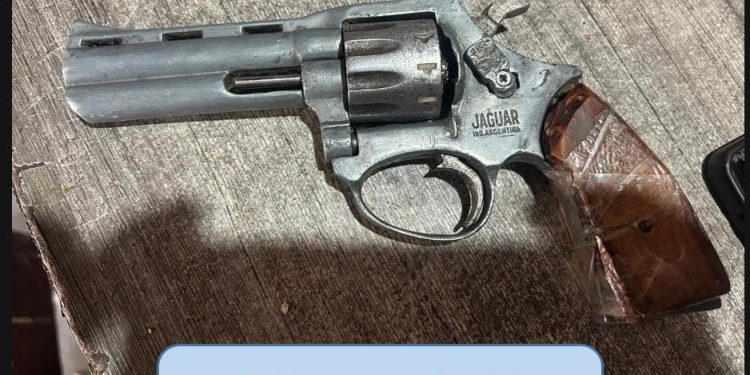 Intentó robar un celular con un arma blanca y terminó detenido