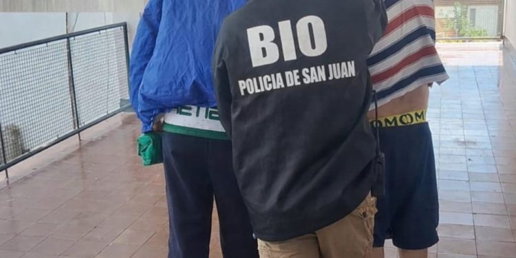 Operativo en Rivadavia: detienen a dos hermanos y secuestran drogas, armas y objetos robados