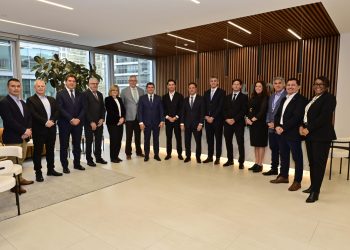 Marcelo Orrego se reunió en Vancouver con autoridades de Fluor y conoció el modelo 3D del proyecto minero Vicuña