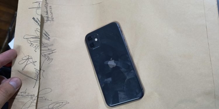 Detienen a un joven por encubrimiento agravado al intentar vender un iPhone robado