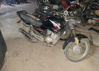 Detuvieron a un joven que circulaba en una moto robada durante un operativo policial