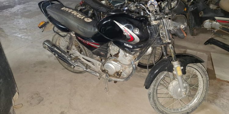 Detuvieron a un joven que circulaba en una moto robada durante un operativo policial