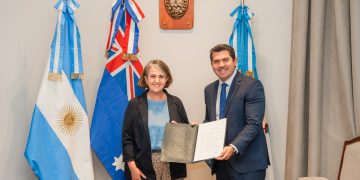 Orrego recibió a la embajadora de Australia quien destacó el potencial de cooperación minera