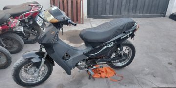 Operativo en Rawson: secuestran moto robada y buscan a un sospechoso prófugo