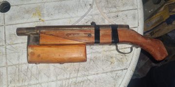 Detuvieron a un hombre en Chimbas por tenencia ilegal de un arma de fuego casera