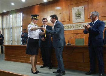 Histórico: el gobernador entregó sables de mando a la Plana Mayor de la Policía de San Juan y reforzó el compromiso con la seguridad pública