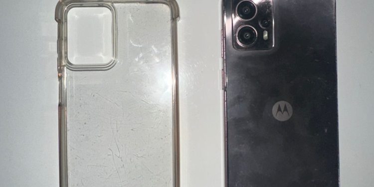 Detienen a dos jóvenes en el Parque de Mayo tras el robo de un celular a la salida de un boliche