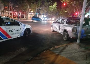 Grave choque en Capital: dos camionetas colisionaron y hay heridos de gravedad