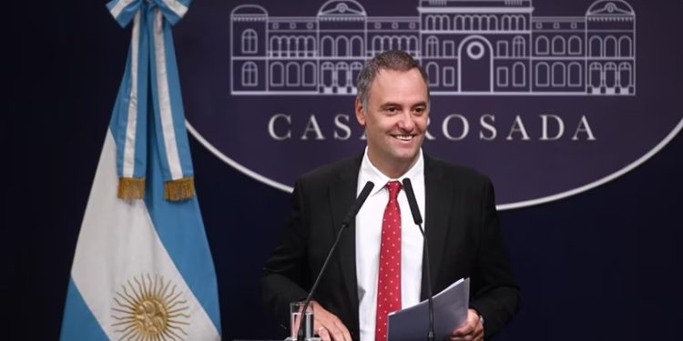 Polémica por la compra de un departamento: Manuel Adorni adquirió una propiedad en Caballito con un préstamo de dos jubiladas