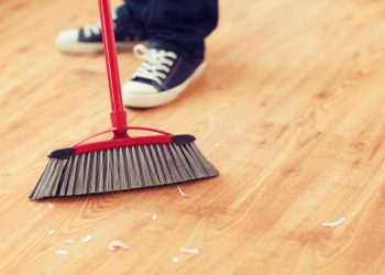 Feng Shui: el error al barrer que podría alejar la suerte y el dinero del hogar