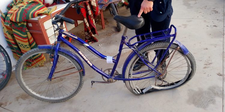 Murió un hombre de 77 años en un violento choque entre un auto y una bicicleta