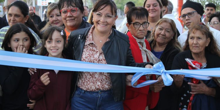 Chimbas: vecinos del Barrio Leopoldo Bravo ya disfrutan su plaza renovada