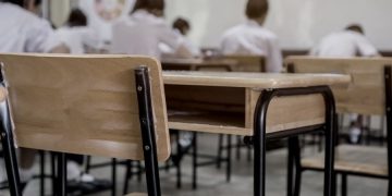 Alumno de 17 años se disparó delante de sus compañeros y lucha por su vida