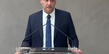 Manuel Adorni volvió a pedir disculpas por el viaje de su esposa a Nueva York: “Fue una pésima decisión”