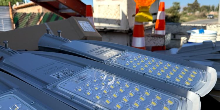 Avanza la iluminación en 9 de Julio: instalan luces LED en Alto de Sierra