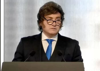 Inflación en Argentina: Milei destacó la baja en mayoristas y prevé caída en precios al consumidor