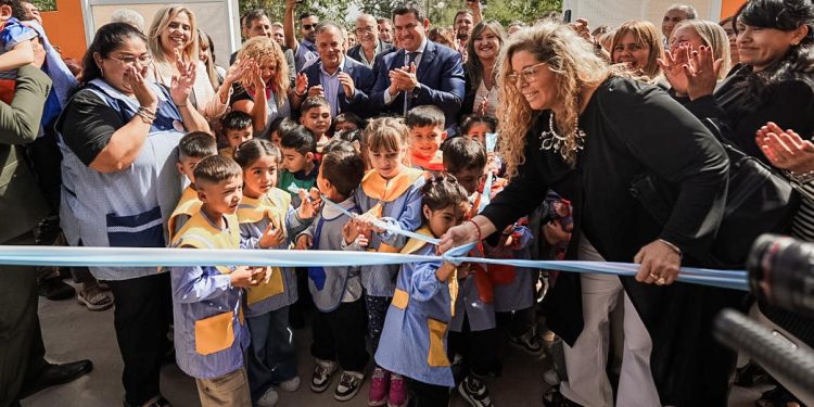 Orrego inauguró la ENI N° 81 en Ullum y anunció más escuelas en construcción