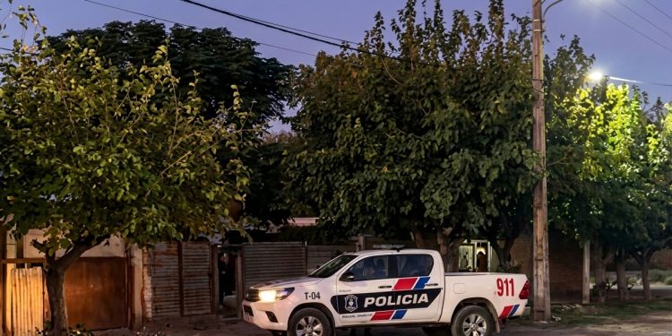 Tragedia: un hombre murió tras caer de un árbol mientras podaba