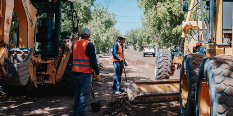 La Provincia invierte en Caucete: arrancó la pavimentación en el Barrio Felipe Cobas
