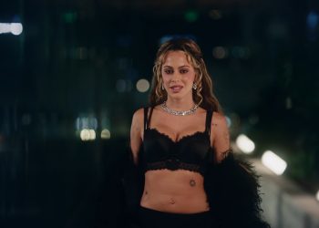 Tini Stoessel estrenó “Dos Amantes” y reunió a Lionel Messi, Susana Giménez y Rodrigo De Paul en el videoclip