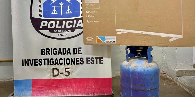 Caucete: robaron de un auto y abandonaron los objetos tras una persecución