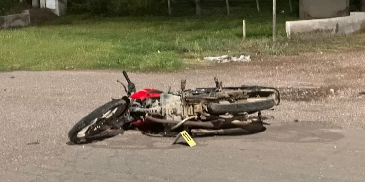 Un motociclista de 50 años murió tras perder el control y caer sobre el asfalto