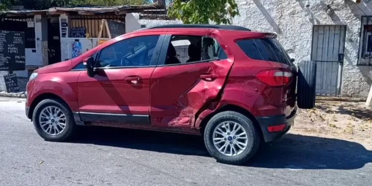 Grave siniestro vial en Rawson: un joven motociclista está en estado crítico