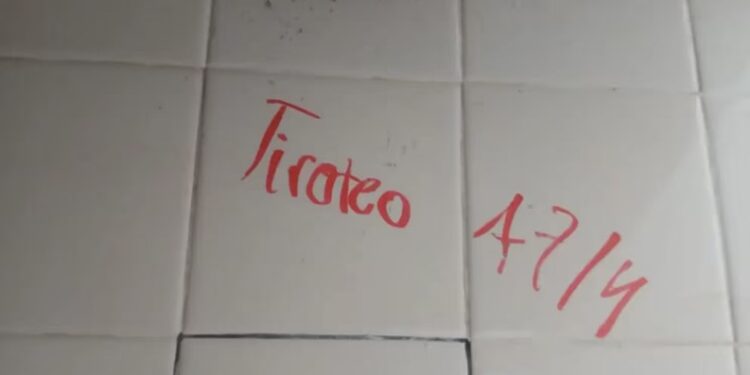 Alumno amenazó con tirotear a docentes: hallaron armas en su casa