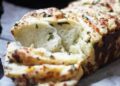 Pan de ajo casero en minutos: la receta fácil con 7 ingredientes que es furor