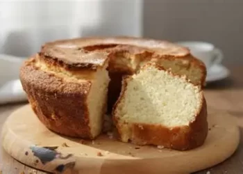 Receta viral: torta de 14 cucharadas sin horno, esponjosa y lista en minutos