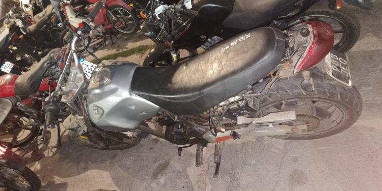 Recuperan una moto robada que había sido abandonada en la vía pública