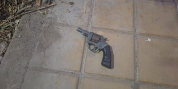 Persecución en pleno centro: dos detenidos tras fuga en moto y amenaza con arma de fuego