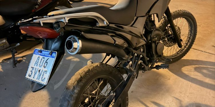 Recuperan una motocicleta robada tras persecución en el Conector Sur