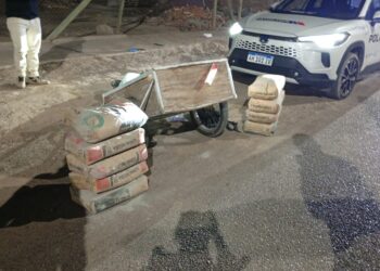 Detienen a dos hombres y secuestran armas de fuego y blancas