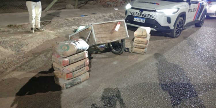 Detienen a dos hombres y secuestran armas de fuego y blancas