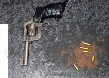 Detienen a dos hombres y secuestran armas de fuego y blancas