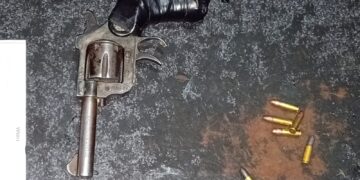 Detienen a dos hombres y secuestran armas de fuego y blancas