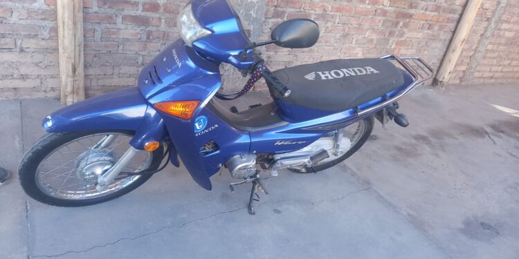 Intentaron robar una moto y fueron detenidos