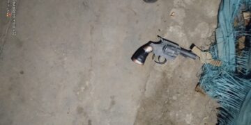 Detienen a dos jóvenes tras una ola de robos: persecución, amenazas y secuestro de una moto