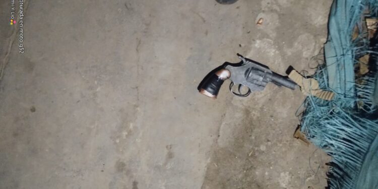 Detienen a dos jóvenes tras una ola de robos: persecución, amenazas y secuestro de una moto