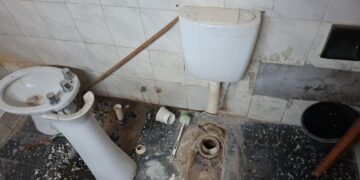 Intentó robar un inodoro y un lavamanos: fue detenido tras intentar escapar