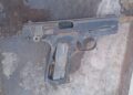 Encontraron una pistola 9 mm en un canal mientras una vecina regaba