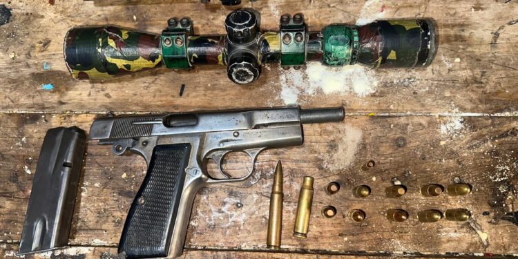 Allanamientos en Rivadavia: detuvieron a un menor y dos adultos, secuestraron armas, droga y objetos robados