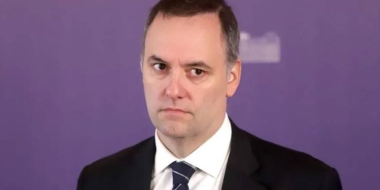 Manuel Adorni bajo la lupa: investigan más de 10 viajes al exterior y piden nuevas pruebas