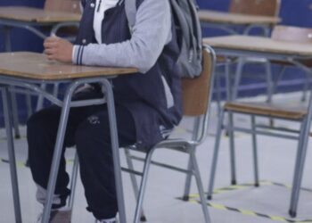 Pánico en una escuela: un alumno de 13 años llevó un arma casera al aula