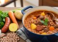 Guiso de porotos: la receta clásica, fácil y económica que no falla en invierno