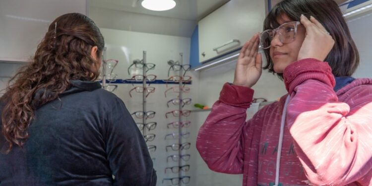 Salud visual en San Juan: amplían el operativo “Ver para Ser Libres”